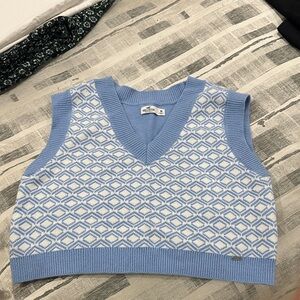 Hollister Light Blue and White Geometric Knit Vest